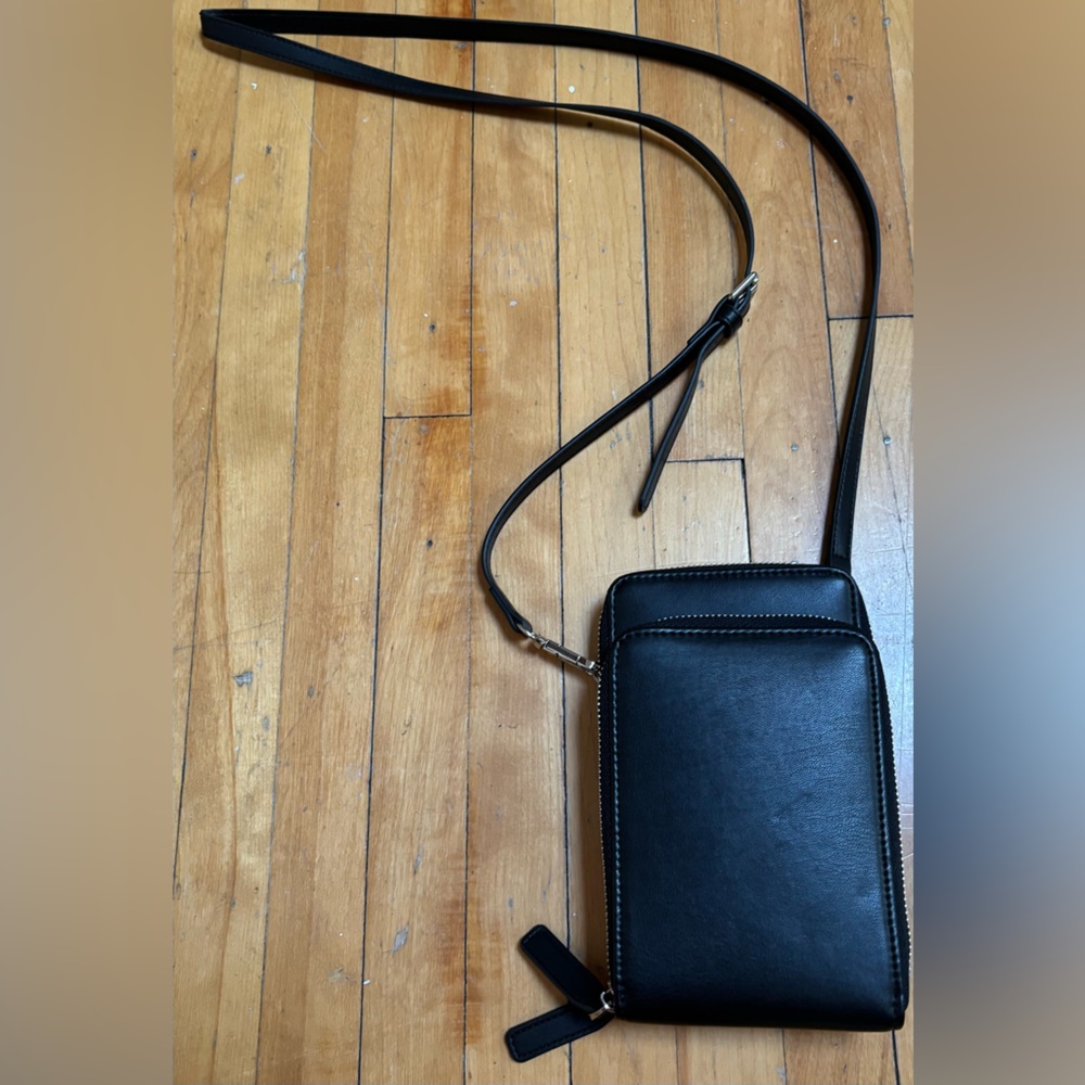 Simons crossbody wallet bag.